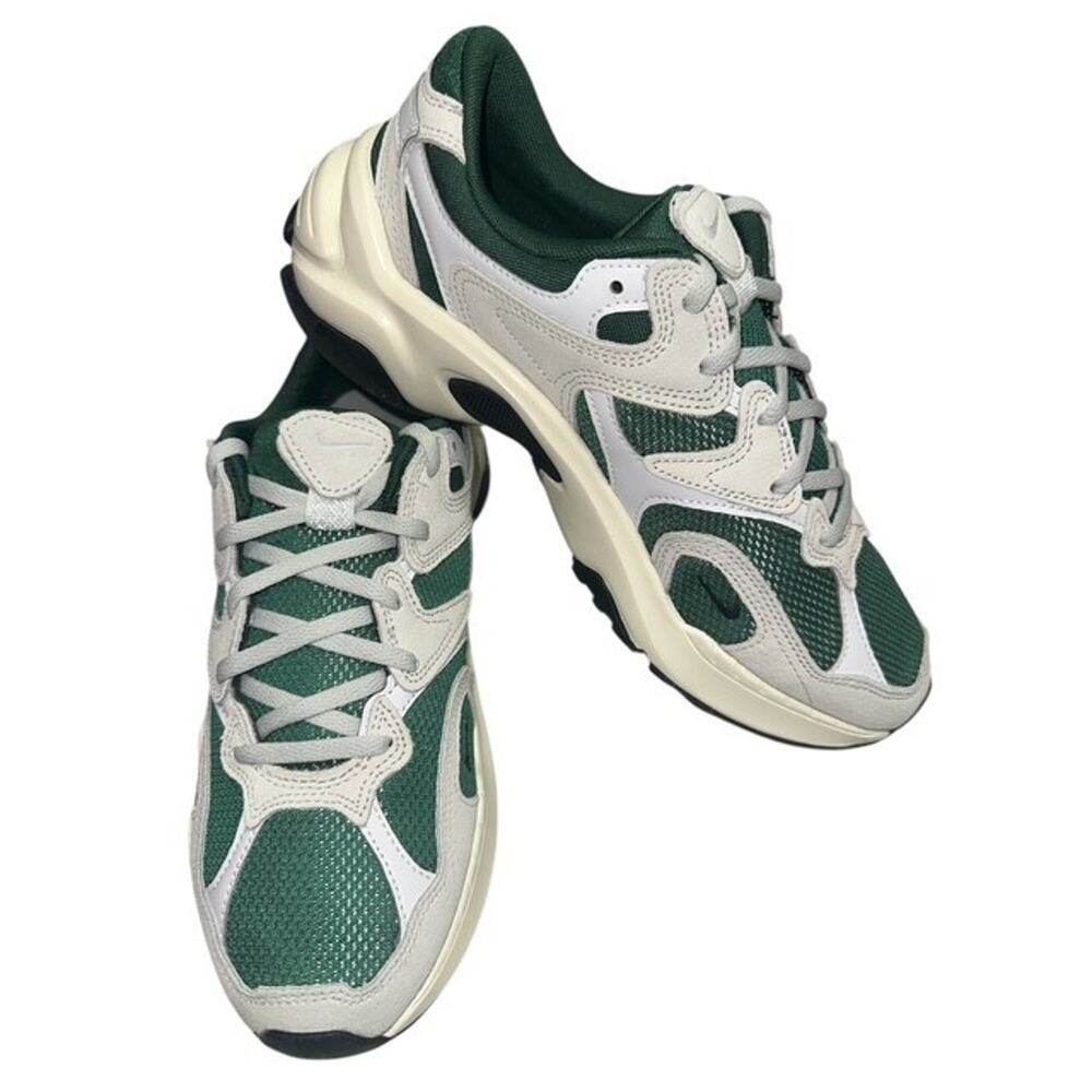 Nike Women's Green and White Athletic Sneakers